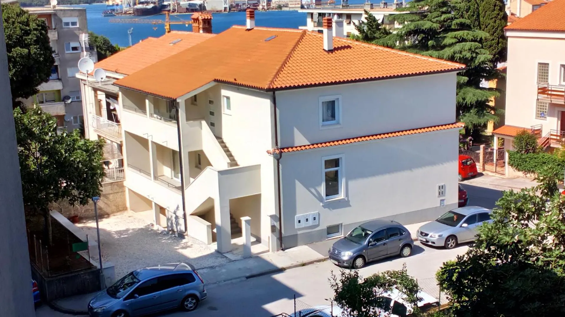 Holiday Apartment Dunja location