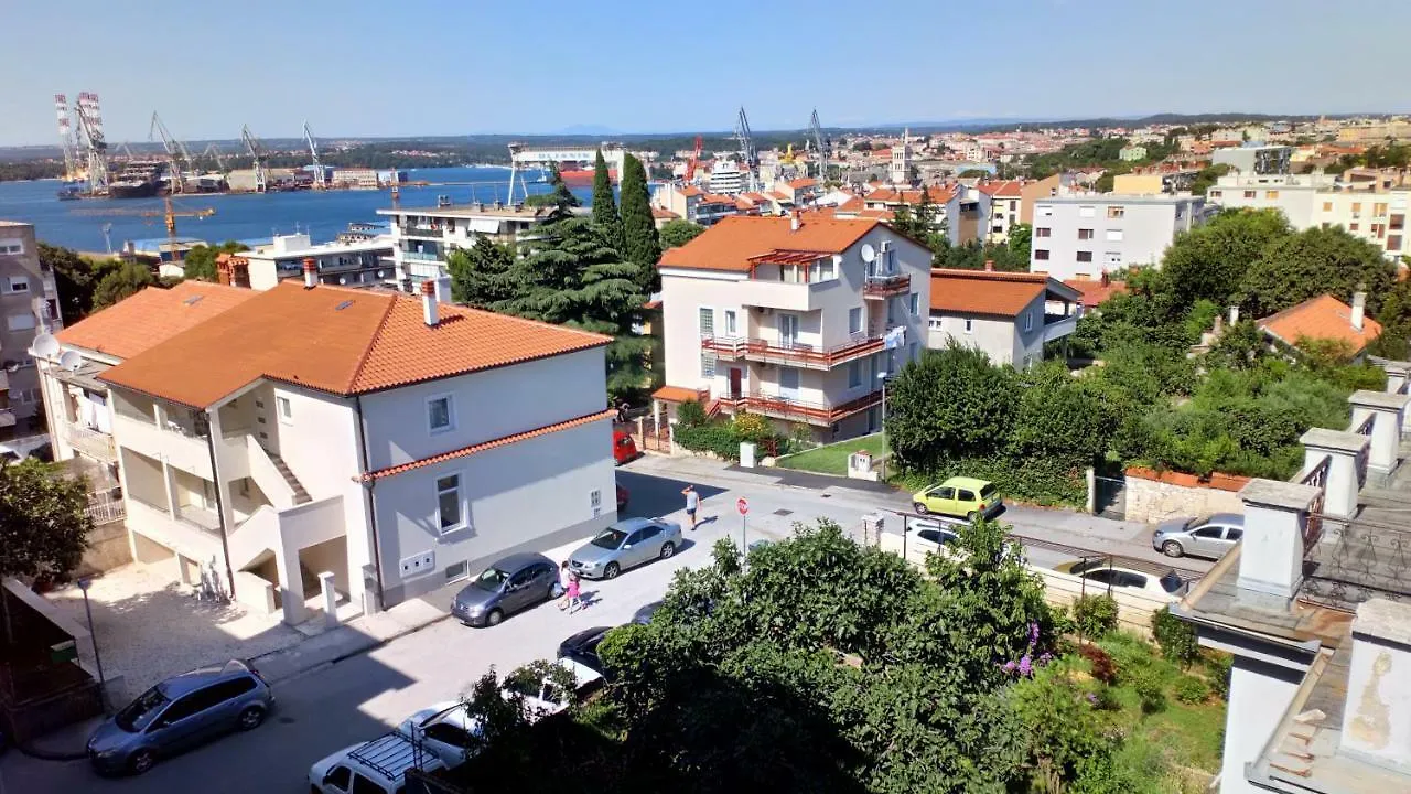 Holiday Apartment Dunja Pula